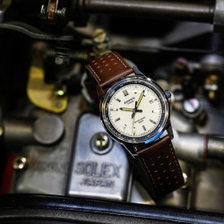 Casio Edifice EFR-109L-7A muški sat Vintage Sport Off-White Dial 38mm Brown kožni kaiš 10ATM NOVO