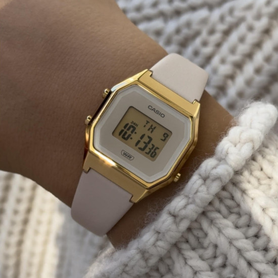 Casio Vintage LA680WEGL-4 ženski sat Octagon Digital Mid Size Gold Tone Nude Kožni kaiš